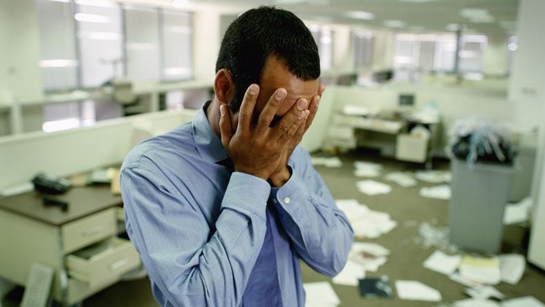 如何掏空一家民营企业?